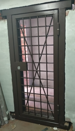 Дверь решетчатая КХО - Решетчатая дверь для комнаты хранения оружия